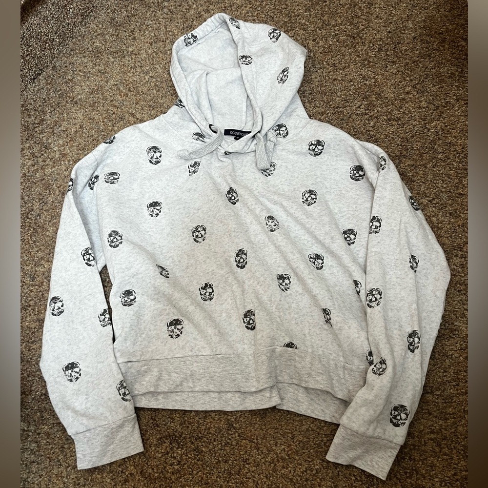 ⭐️EUC - Ocean Drive - Light Heathered Gray Hooded Skull Sweatshirt - Size S